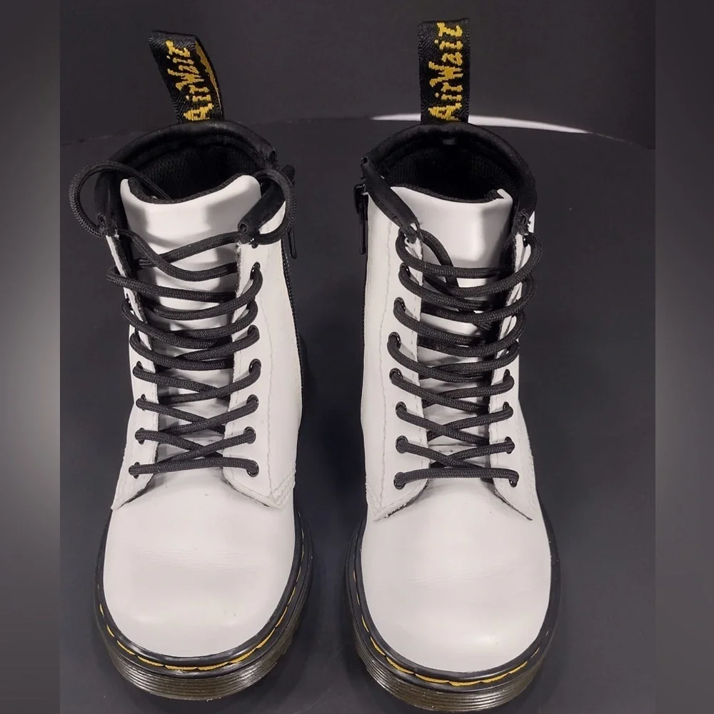 Dr. Martens White Leather Boots size 9 kids pre
Owned Exellent condition - Picture 1 of 7